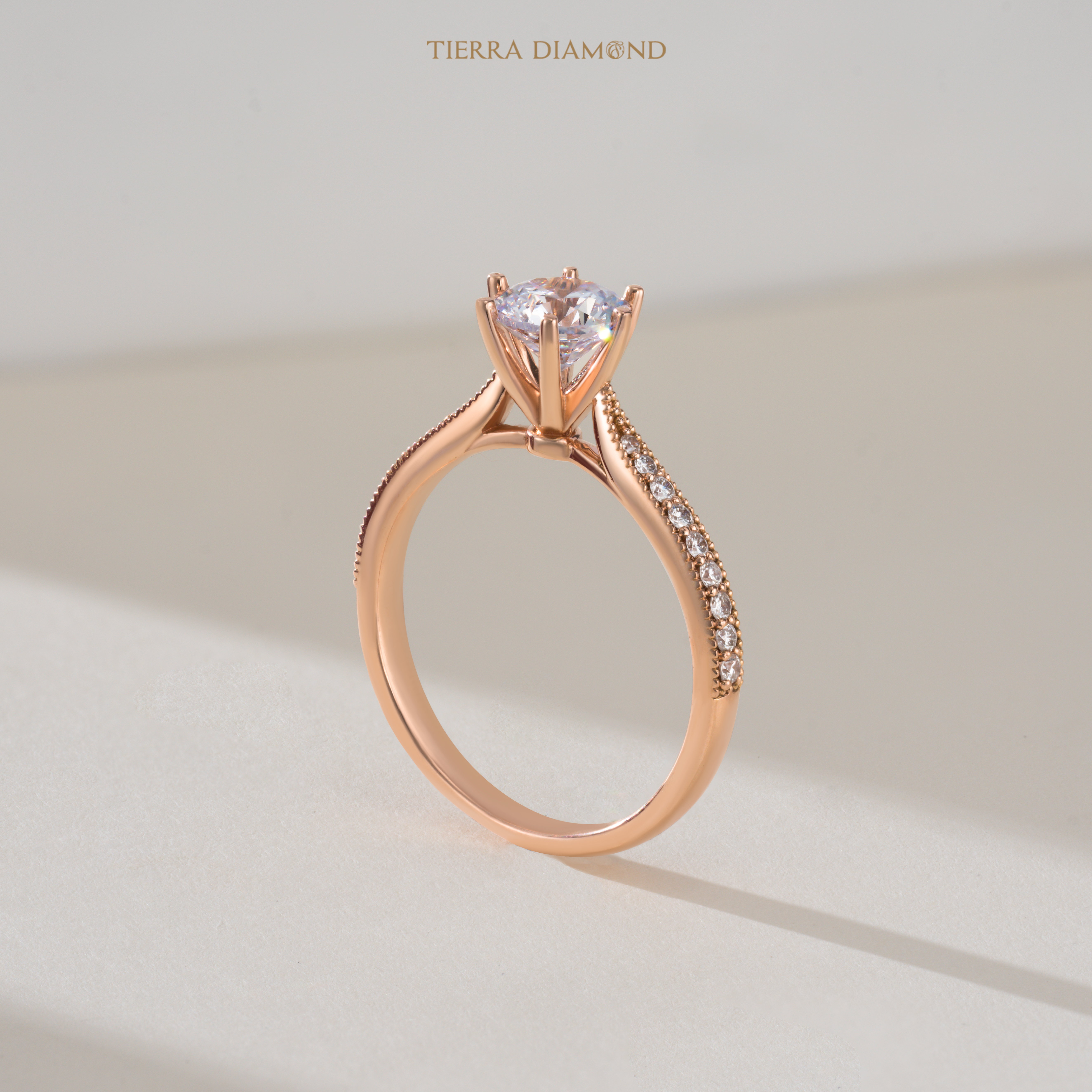 Nhẫn kim cương cho nàng yêu thích sự đơn giản - Mọi vẻ đẹp đều đi từ điều giản đơn.jpg